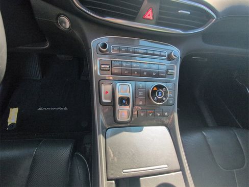 Used 2023 Hyundai Santa Fe Limited image 17