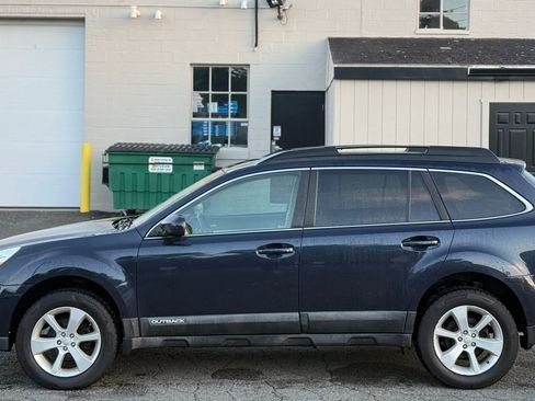Used 2013 Subaru Outback 2.5i Premium w/ All-Weather Pkg AWD/4WD image 11