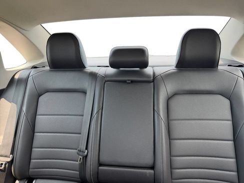 Used 2024 Volkswagen Jetta SE FWD image 9