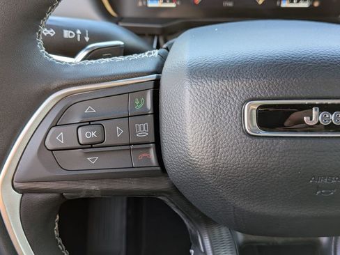 New 2025 Jeep Grand Cherokee Altitude image 20