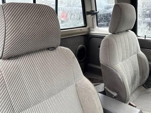 Used 1987 Nissan Pickup SE image 9