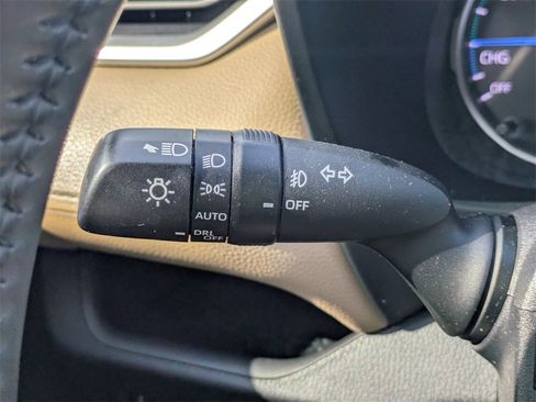 Used 2022 Toyota RAV4 XLE Premium image 28