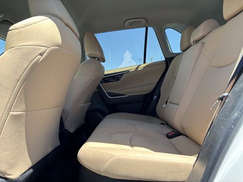Used 2022 Toyota RAV4 LE AWD/4WD image 30
