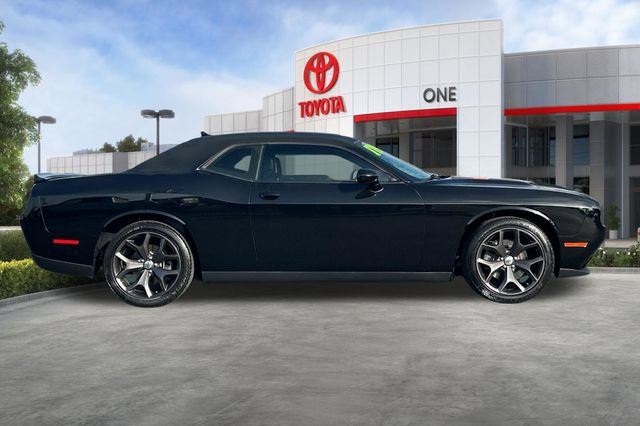 Used 2018 Dodge Challenger SXT Plus RWD image 3