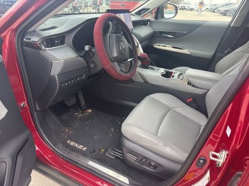 Used 2024 Toyota Venza Limited image 10