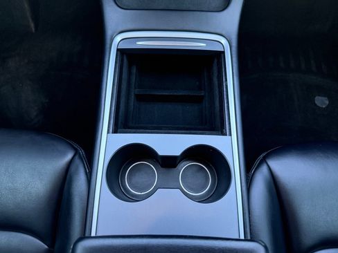 Used 2022 Tesla Model Y Performance AWD/4WD image 23