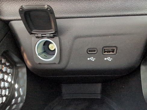 Used 2024 Chevrolet TrailBlazer LT AWD/4WD image 35
