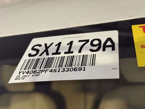 Used 2025 Volvo XC90 B6 Ultra AWD/4WD image 7