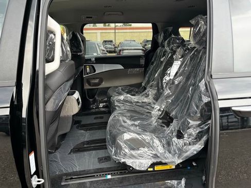 New 2026 Kia Carnival LXS FWD image 19