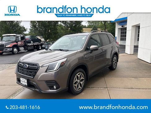Used 2024 Subaru Forester Premium AWD/4WD image 3