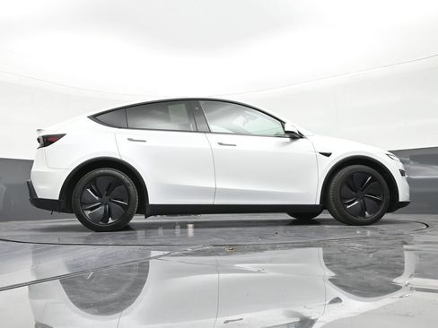 Used 2026 Tesla Model Y Long Range AWD/4WD image 26