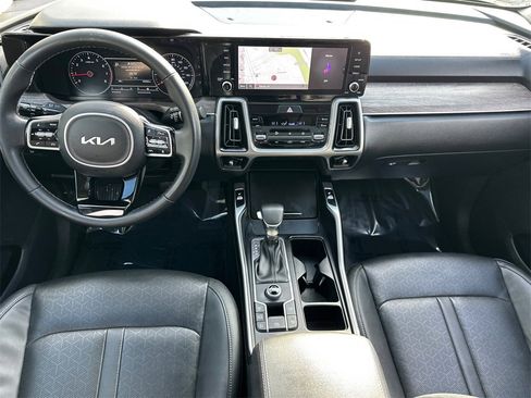 Used 2022 Kia Sorento EX w/ Panoramic Sunroof Package image 21