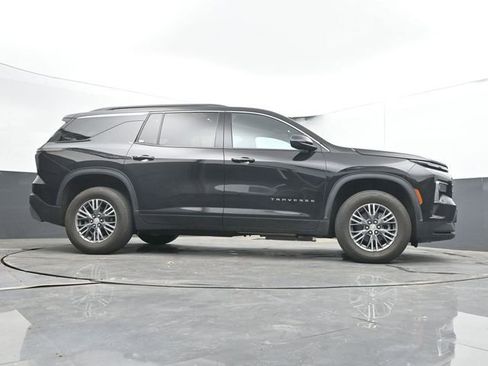 Used 2025 Chevrolet Traverse LT FWD image 23