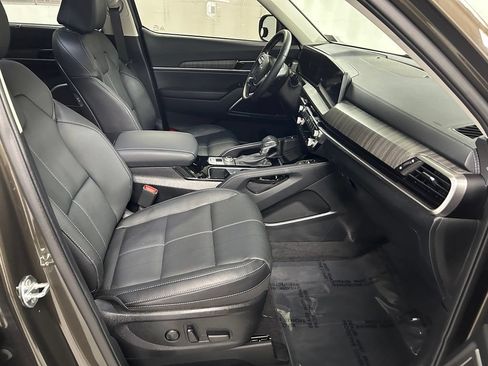 Used 2025 Kia Telluride EX w/ EX Captain's Chair Package AWD/4WD image 13