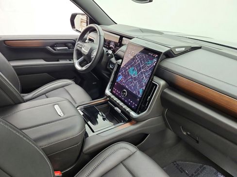 Used 2025 GMC Yukon Denali AWD/4WD image 17