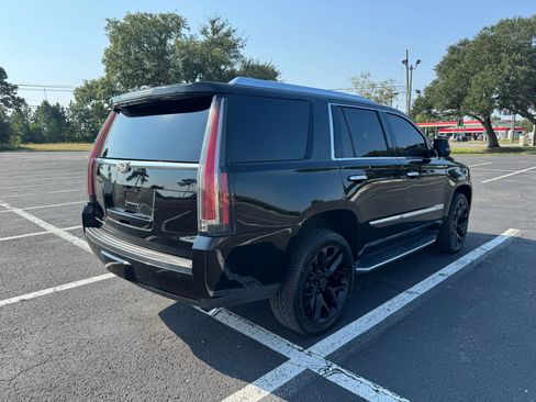 Used 2017 Cadillac Escalade Luxury image 6