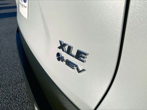 Used 2025 Toyota RAV4 XLE Premium image 9