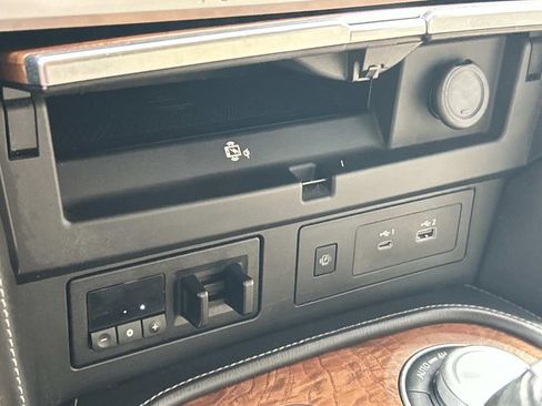 Used 2023 Nissan Armada SL w/ Captain's Chairs Package AWD/4WD image 33