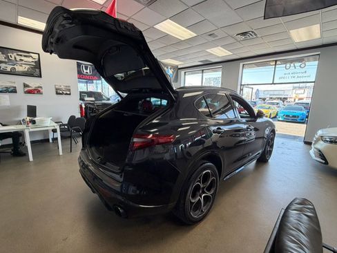 Used 2023 Alfa Romeo Stelvio Veloce AWD/4WD image 15