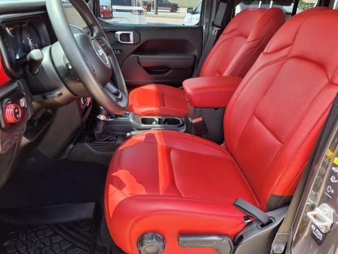 Used 2025 Jeep Gladiator Sport AWD/4WD image 24