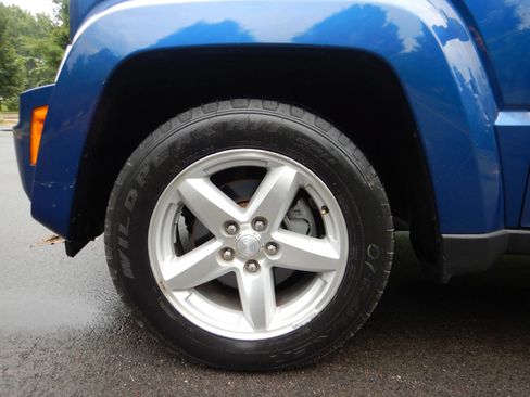Used 2009 Jeep Liberty Limited w/ Premium Group AWD/4WD image 27