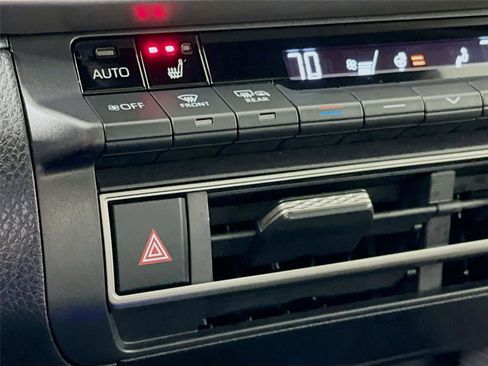 Used 2025 Toyota Camry SE w/ Convenience Package image 23