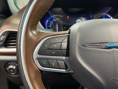 Used 2021 Chrysler Pacifica Limited w/ Premium & Safety Sphere Group FWD image 18