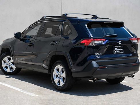 Used 2020 Toyota RAV4 XLE w/ Convenience Package FWD image 10