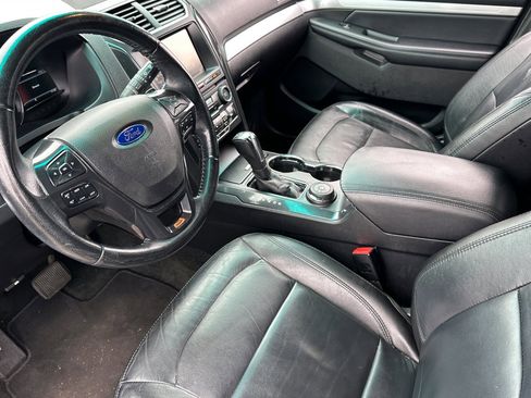 Used 2016 Ford Explorer XLT w/ Equipment Group 202A image 9