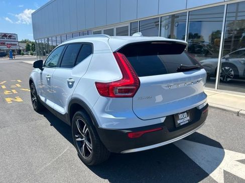 Used 2025 Volvo XC40 B5 Core AWD/4WD image 3