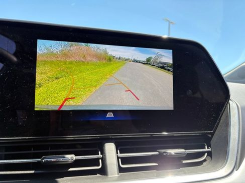 Used 2024 Chevrolet Trax LT w/ Driver Confidence Package FWD image 8