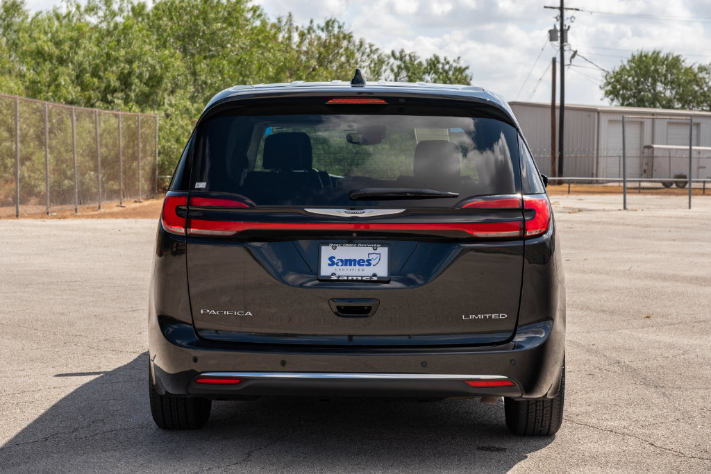 Used 2024 Chrysler Pacifica Limited FWD image 7