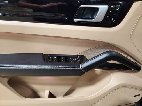Used 2019 Porsche Cayenne image 43