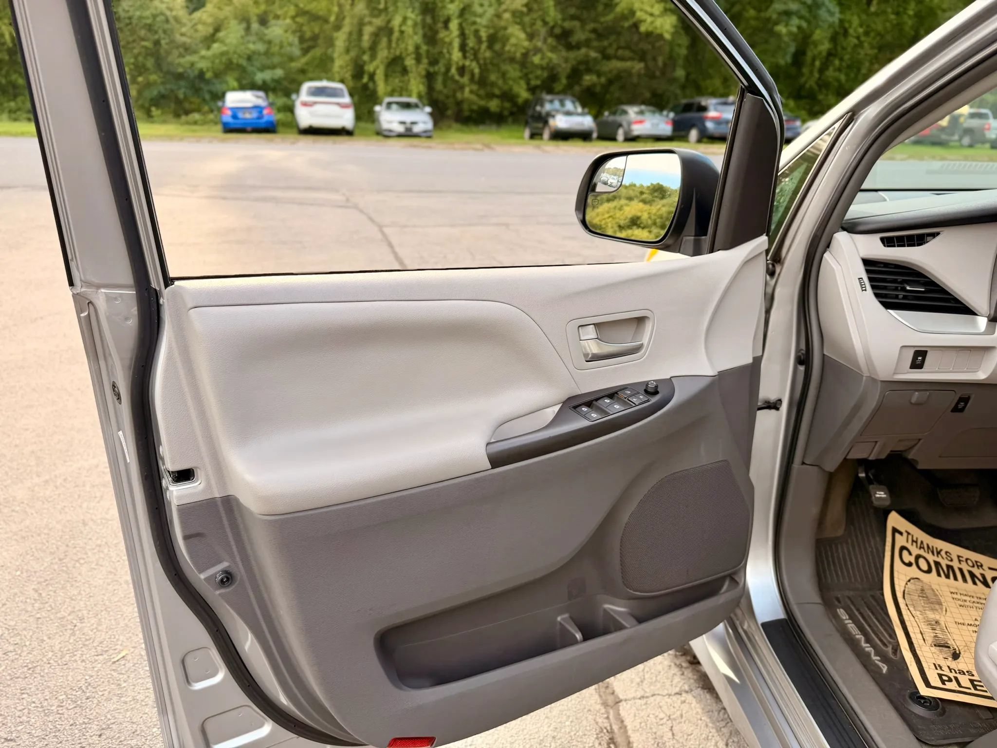 Used 2018 Toyota Sienna LE FWD image 13