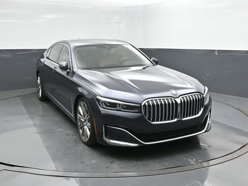 Used 2020 BMW 740i w/ Premium Package image 22