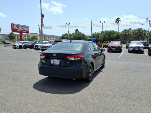 Used 2025 Toyota Corolla LE FWD image 5