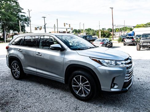Used 2018 Toyota Highlander XLE FWD image 14