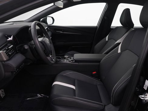 Used 2025 Toyota Camry SE image 17