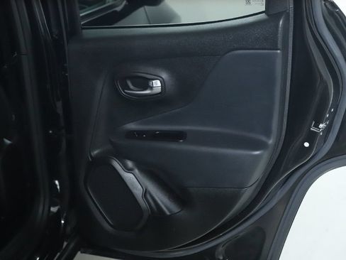 Used 2022 Jeep Renegade Latitude w/ Convenience Group AWD/4WD image 33