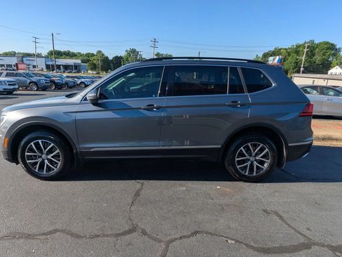 Used 2018 Volkswagen Tiguan SE w/ Panoramic Sunroof Package AWD/4WD image 4
