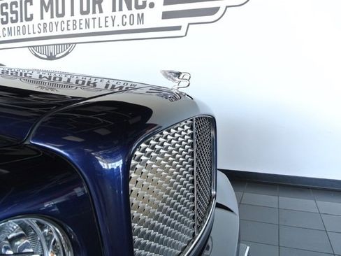 Used 2009 Bentley Azure RWD image 3