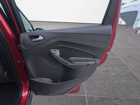 Used 2017 Ford Escape Titanium image 18