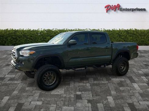 Used 2021 Toyota Tacoma SR5 w/ Trail Edition image 5