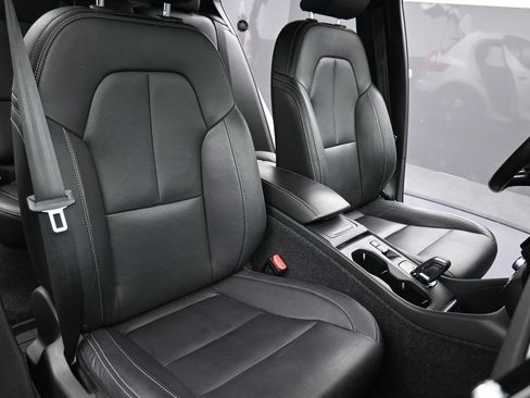 Used 2021 Volvo XC40 T5 Momentum w/ Protection Package Premier AWD/4WD image 19