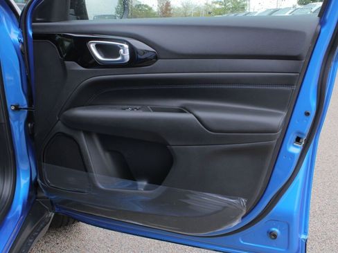 New 2026 Jeep Compass Limited w/ Limited Altitude Pack image 9