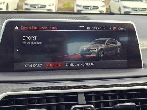 Used 2020 BMW 745e xDrive image 32