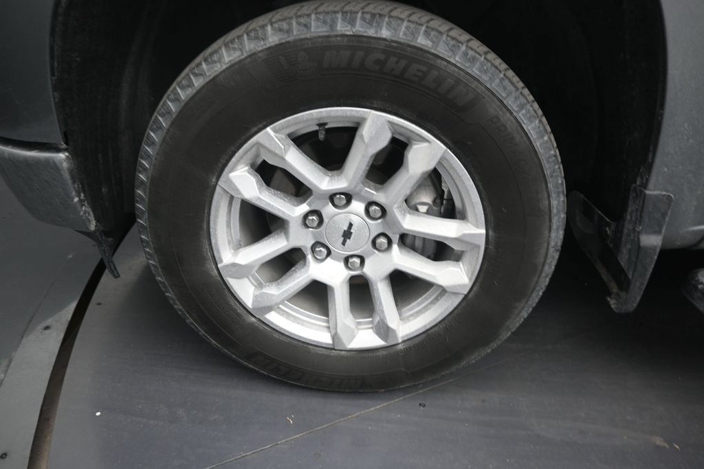 Used 2023 Chevrolet Silverado 1500 RST RWD image 9
