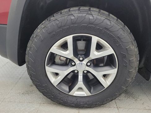 Used 2017 Jeep Cherokee Trailhawk image 31