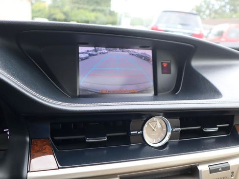 Used 2013 Lexus ES 350 w/ Luxury Pkg FWD image 22