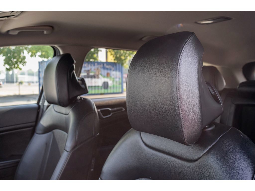 Used 2023 Kia Sportage EX AWD/4WD image 17
